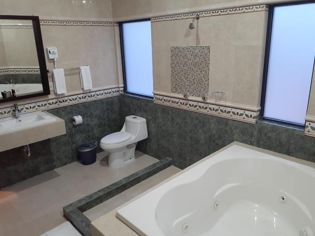 Hotel Candelero Yuriria ภายนอก รูปภาพ